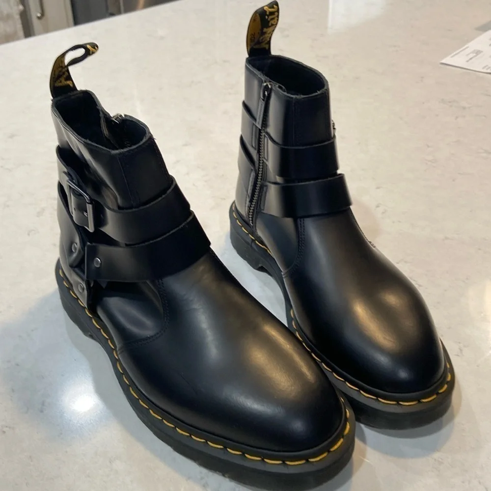 Dr. Martens Men’s SZ.9/ Women’s SZ.10 Jaimes Leather Harness Chelsea Boots NWOB